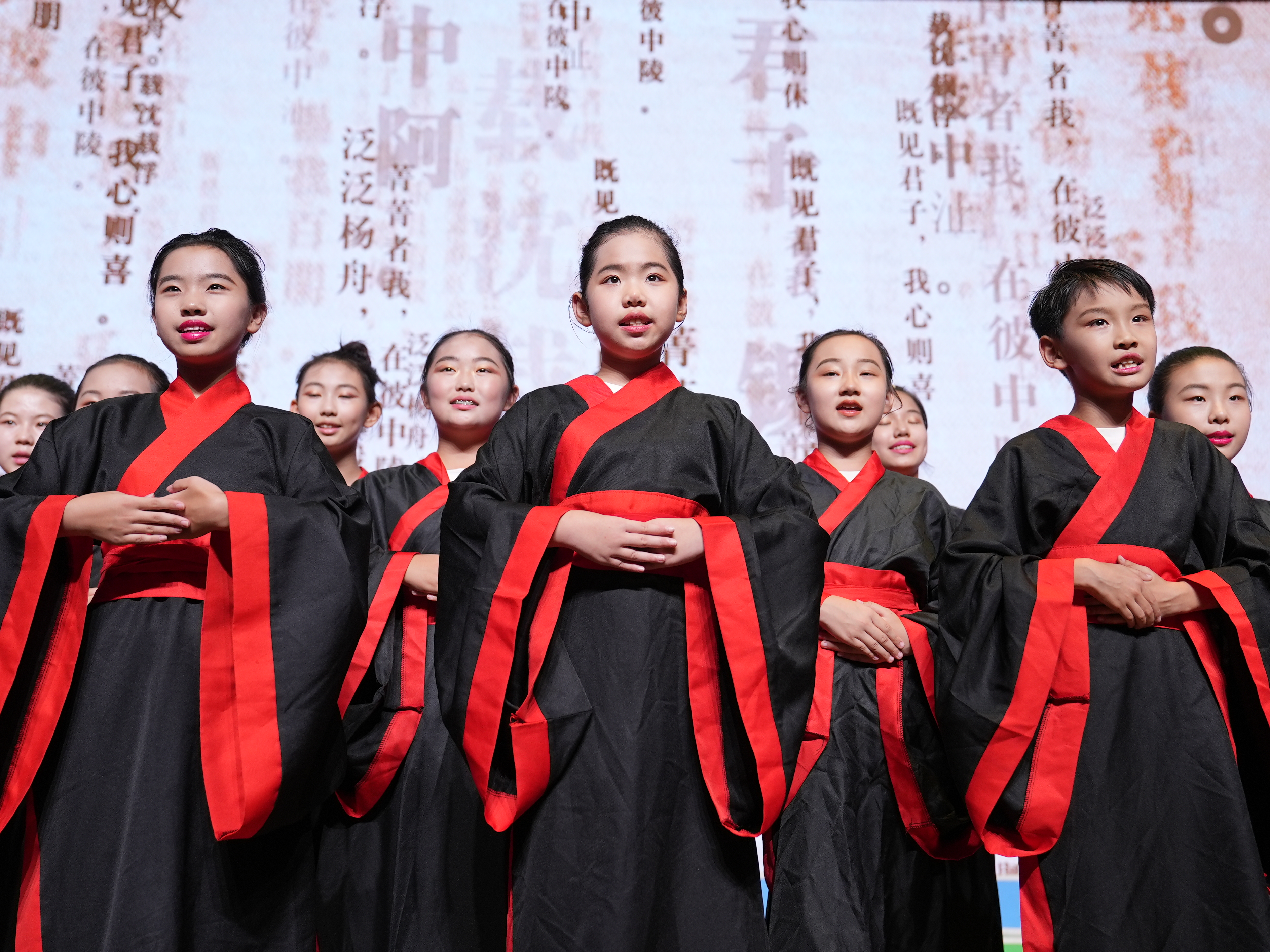 沧州市新华区：以教育故事报告会为媒 弘扬教育家精神促教育发展_fororder_图片2