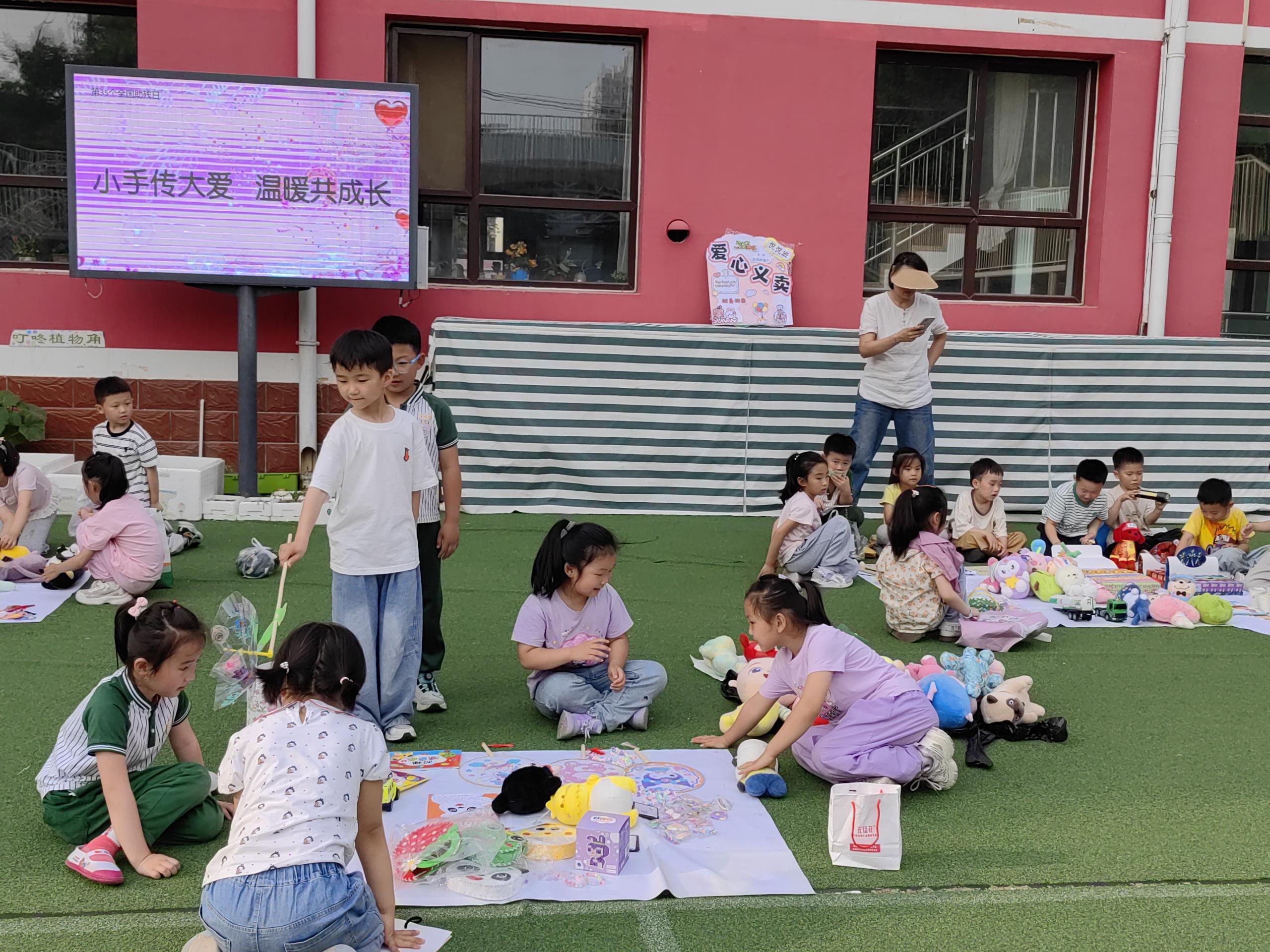 保定市满城区：小手传大爱 温暖共成长_fororder_“小手传大爱 温暖共成长”主题助残义卖活动现场 摄影 严幸