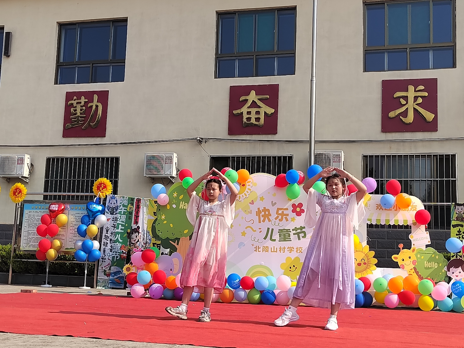 保定市满城区：牢记党的教育 争做强国少年_fororder_精彩的文艺汇演 摄影 宋向娟