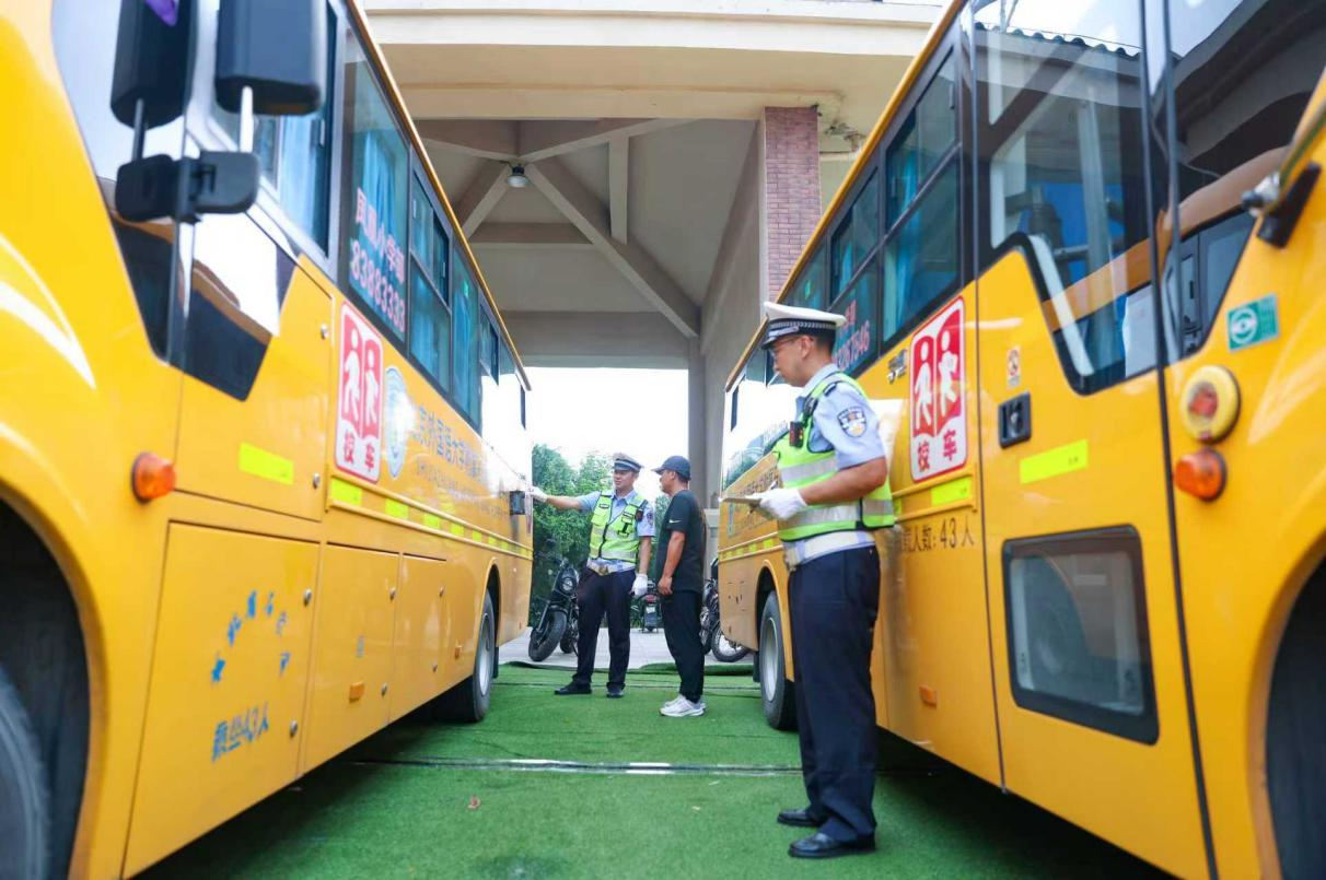 石家庄市鹿泉区：开学前 校车 “赶考” 安全关_fororder_图片7