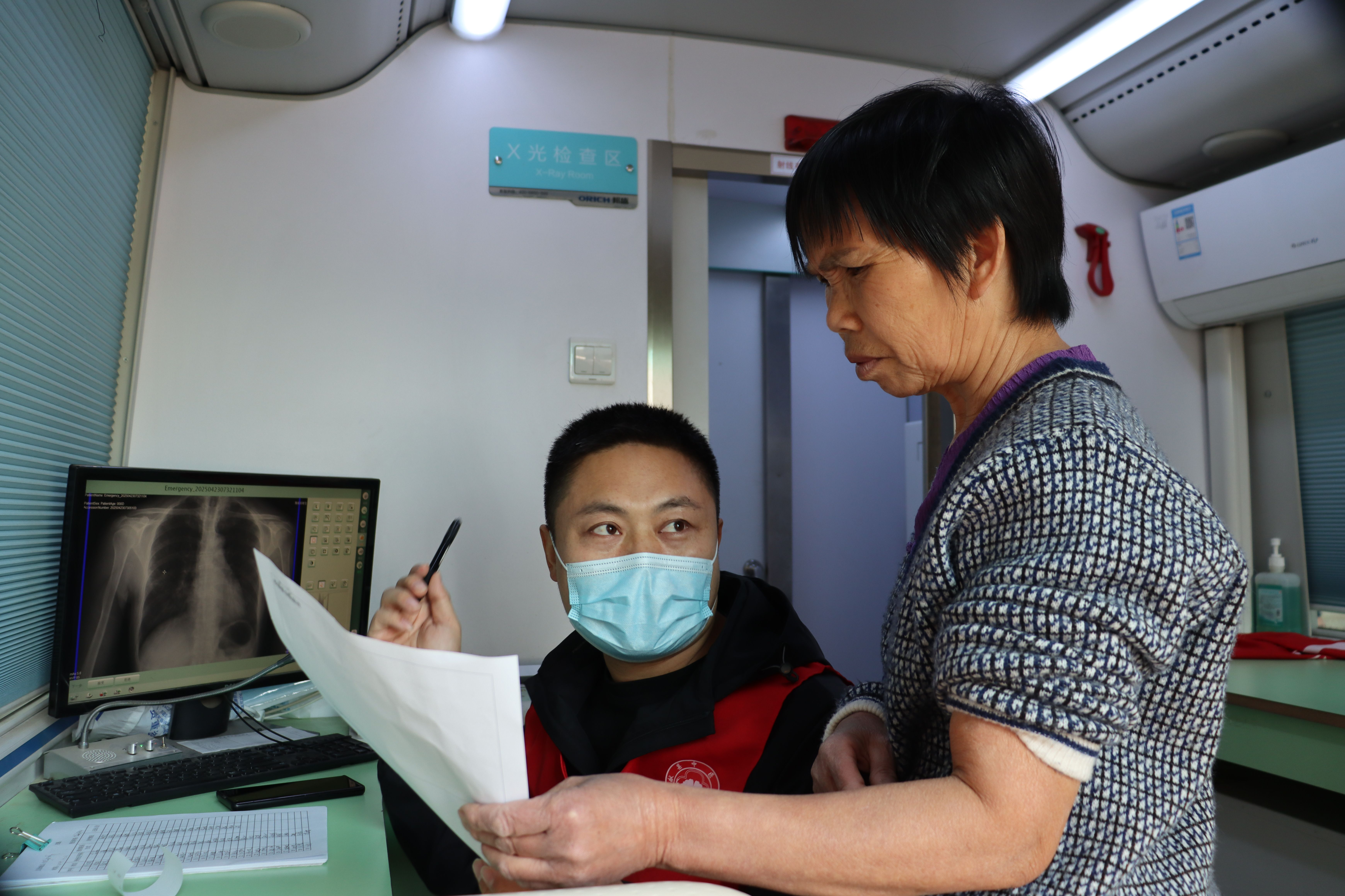 河北献县：爱心义诊行 健康零距离_fororder_河北献县：爱心义诊行 健康零距离4