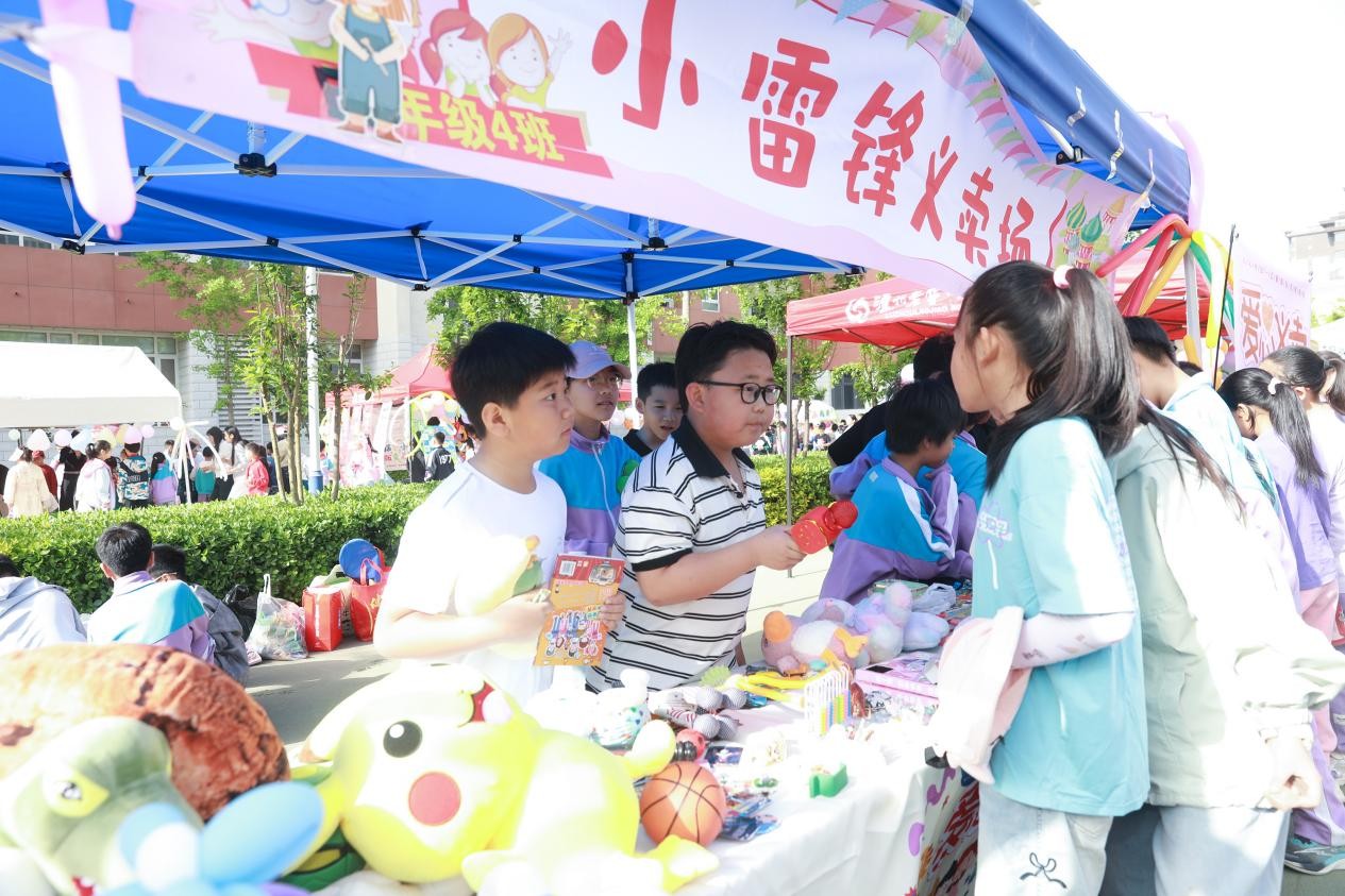 河北高阳：读书日义卖 圆梦山区孩子_fororder_2
