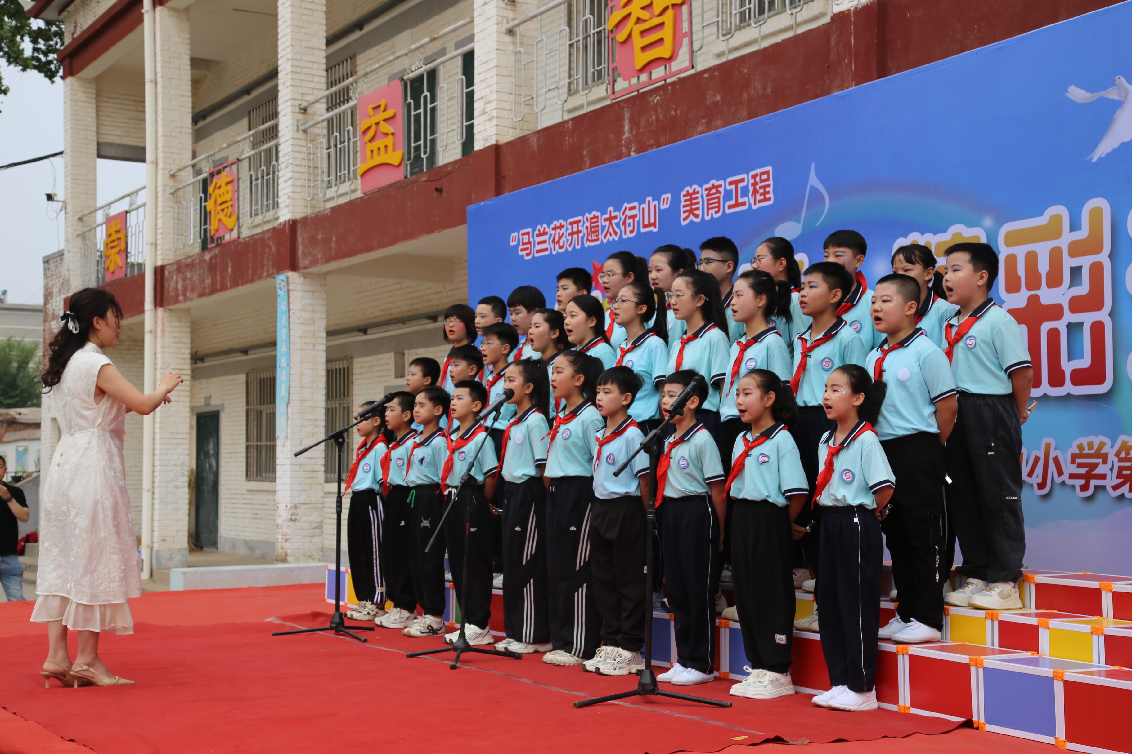 图片默认标题_fororder_学生们以饱满的热情演绎 摄影 张辰泽.JPG