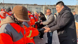 石家庄市裕华区总工会：寒冬送棉鞋 情暖环卫工