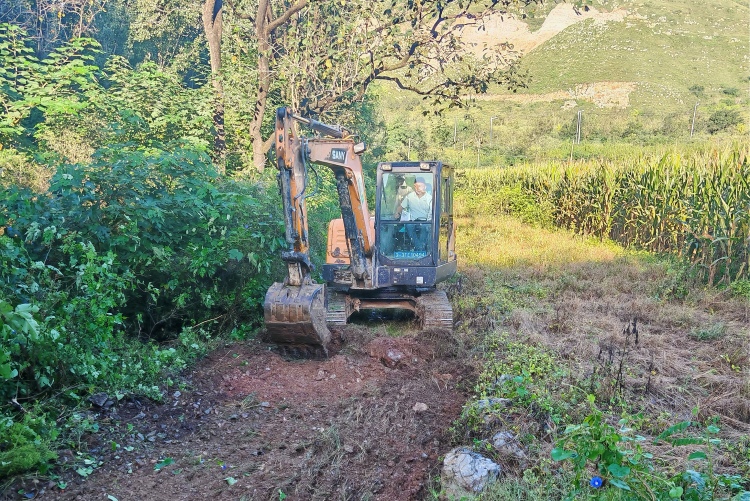 保定市徐水区：群众有事找支部 干部服务有温度_fororder_南陈庄村修复水毁田间道路，方便群众生产生活。刘柯旋 摄