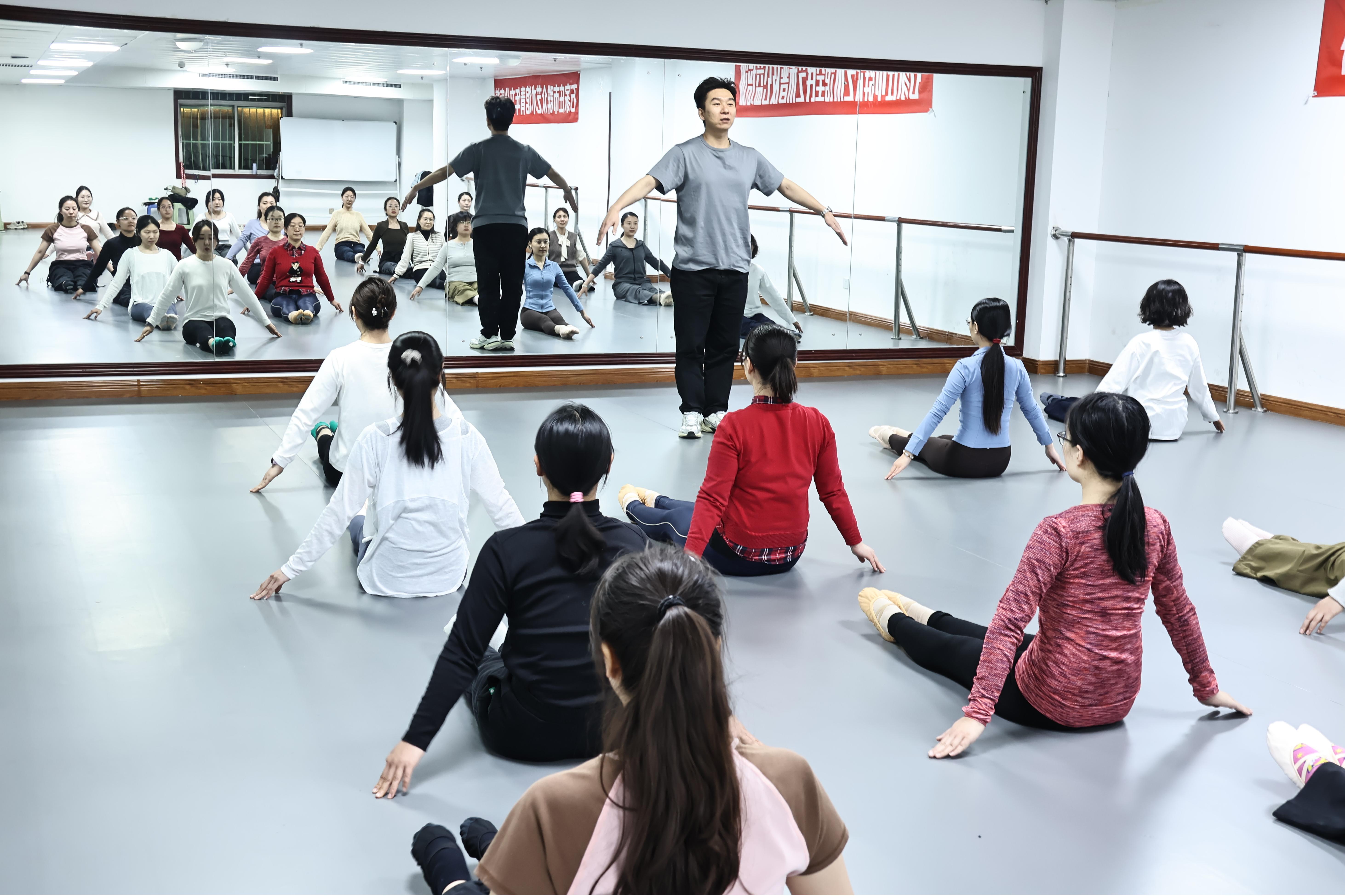 八小时外：石家庄青年文化夜校搭建“精神充电站”_fororder_IMG_4154.JPG