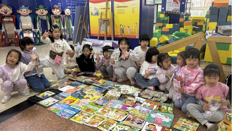 保定市青年路幼儿园举办跳蚤市场活动_fororder_图片2