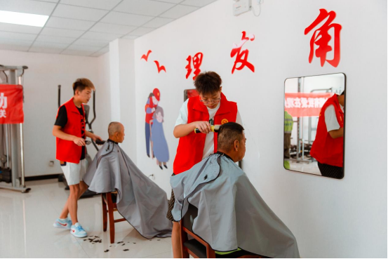 河北东光：“便民理发角”点亮社区微幸福_fororder_河北东光：“便民理发角”点亮社区微幸福354