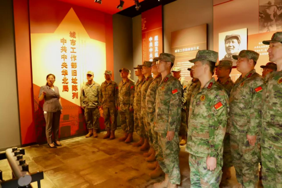 河北泊头：军地联动开展国防教育 民兵徒步传承红色基因_fororder_河北泊头：军地联动开展国防教育 民兵徒步传承红色基因469