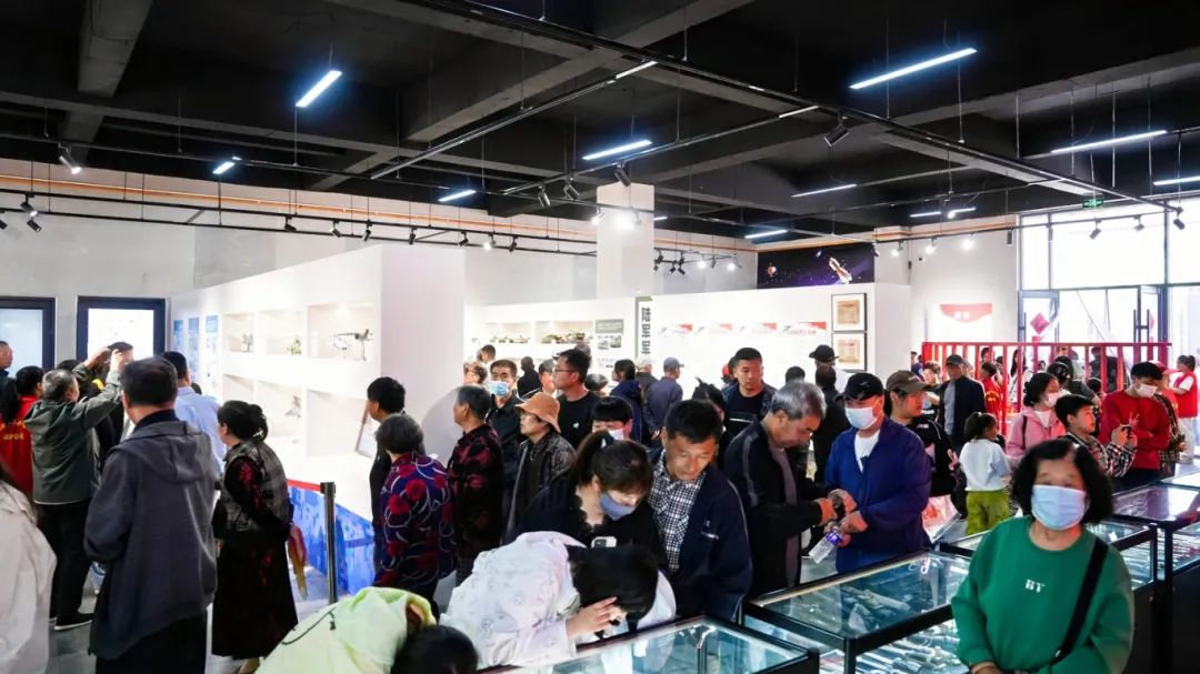 纪念抗战胜利80周年国防教育军事装备模型主题展在保定徐水区开幕_fororder_图片7