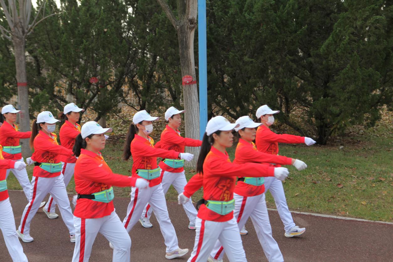 河北青县:老年人健步走大联动 乐享多彩活力晚年