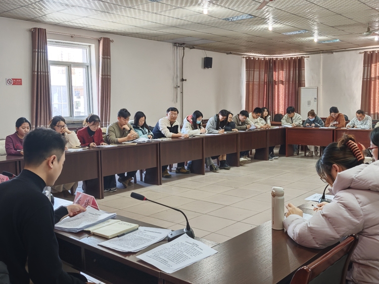保定市满城区召开大学生农业职业经理人座谈会