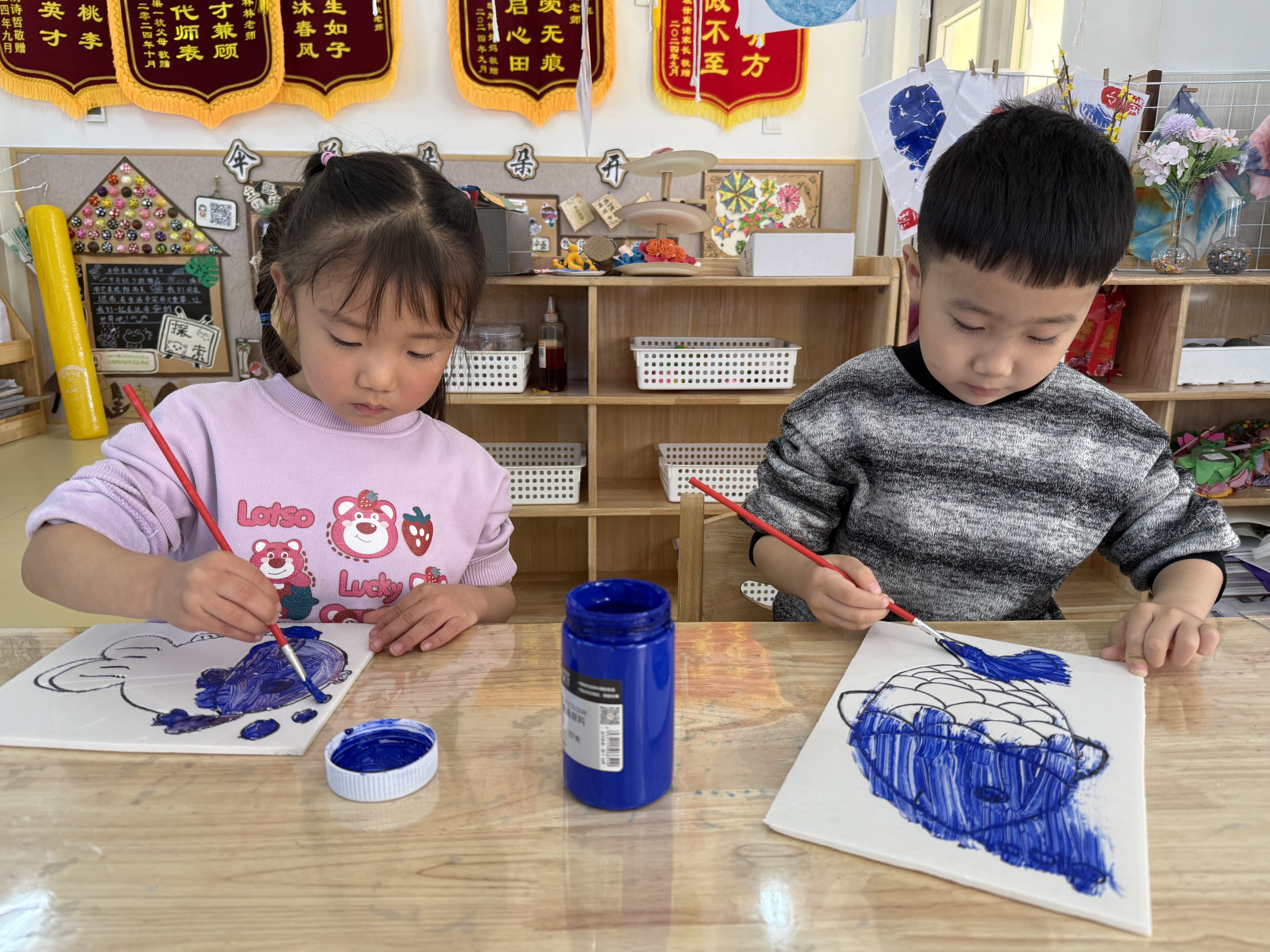 河北唐县：墨舞纸间韵 非遗拓鱼影