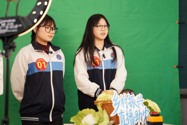 保定清苑：以赛育才 探索“媒体+电商”融合发展新模式_fororder_直播比赛现场。摄影 王磊