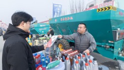 河北高阳：举行2025庞口第二届农机博览会