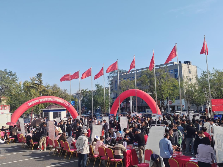 河北高碑店：千余岗位助力就业攻坚_fororder_图片1