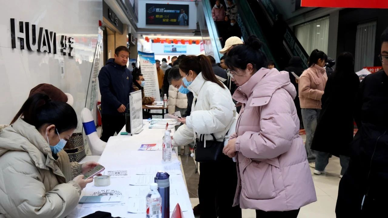 石家庄市鹿泉区：春风送岗促就业 精准服务暖民心