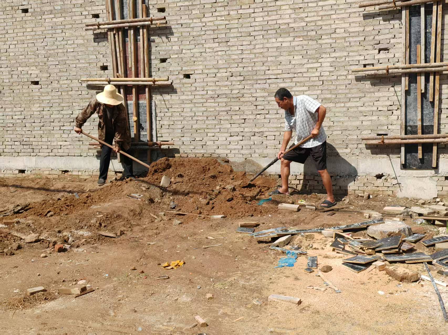 图片默认标题_fororder_工作人员平整土地 摄影 王旭杰