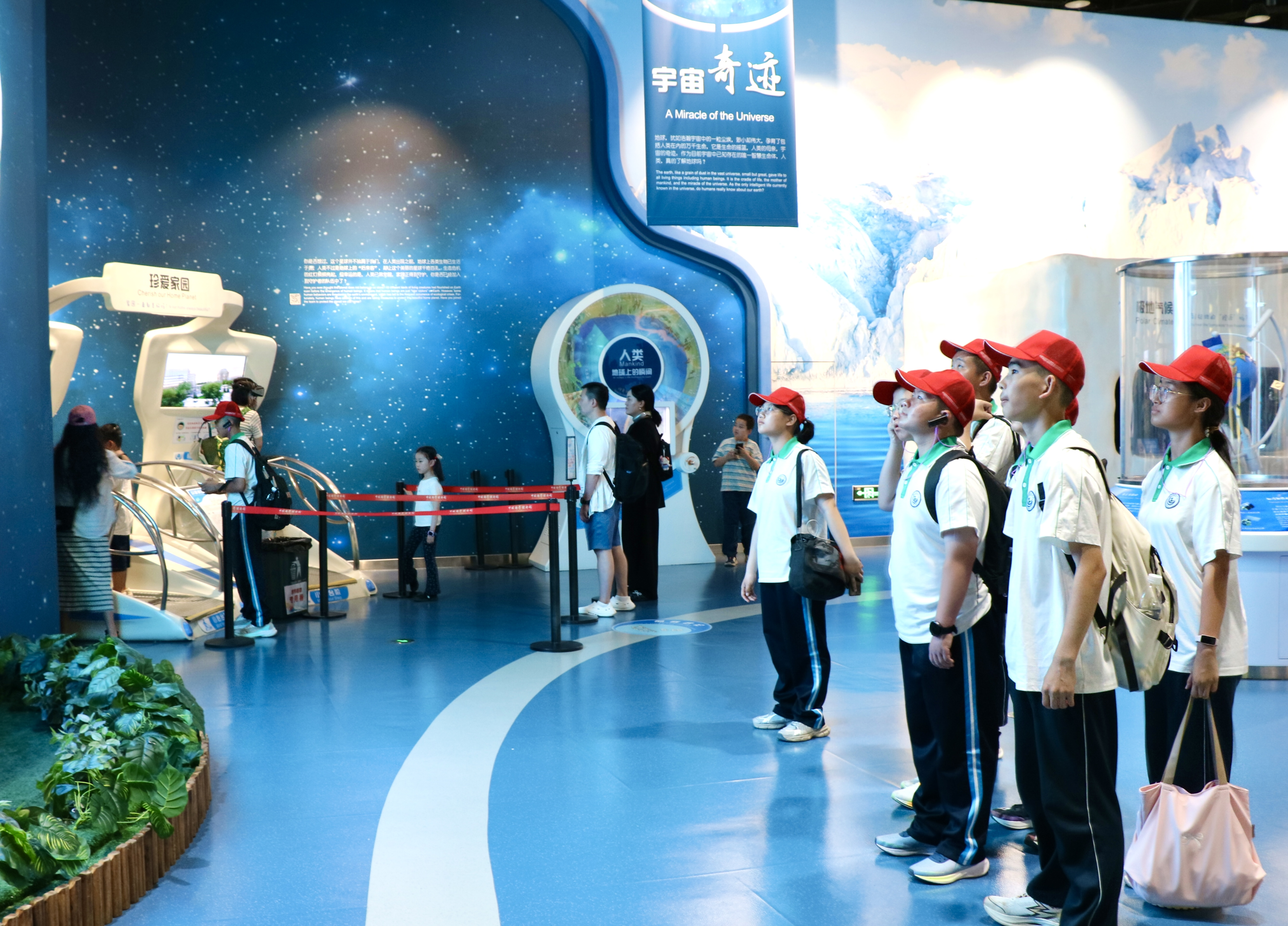 河北肃宁：探秘科技殿堂 点燃创新星火_fororder_河北肃宁：探秘科技殿堂 点燃创新星火3
