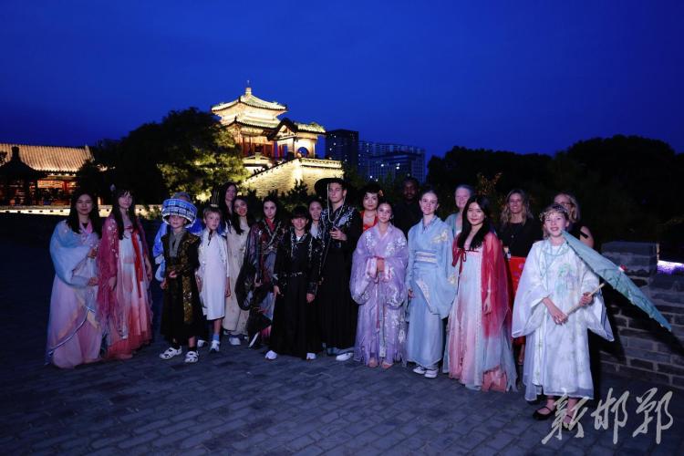 中文韵律与邯郸文脉相遇 2025“汉语桥”中文+影视配音主题夏令营在邯郸举办