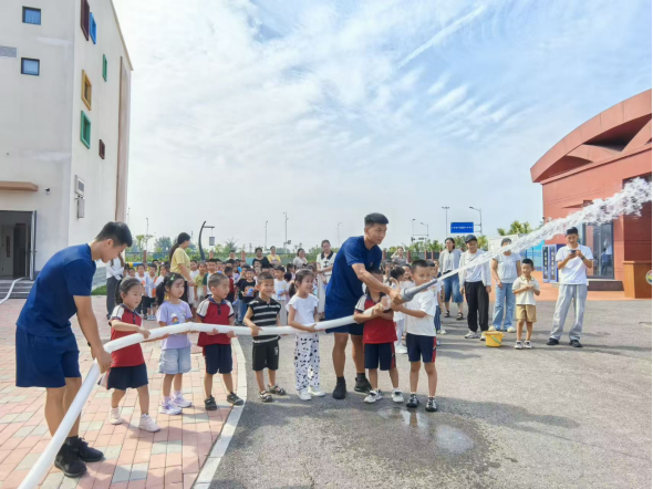 护航新学期 河北沧州消防进校园播撒“安全种子”_fororder_20250910护航新学期 河北沧州消防进校园播撒“安全种子”456