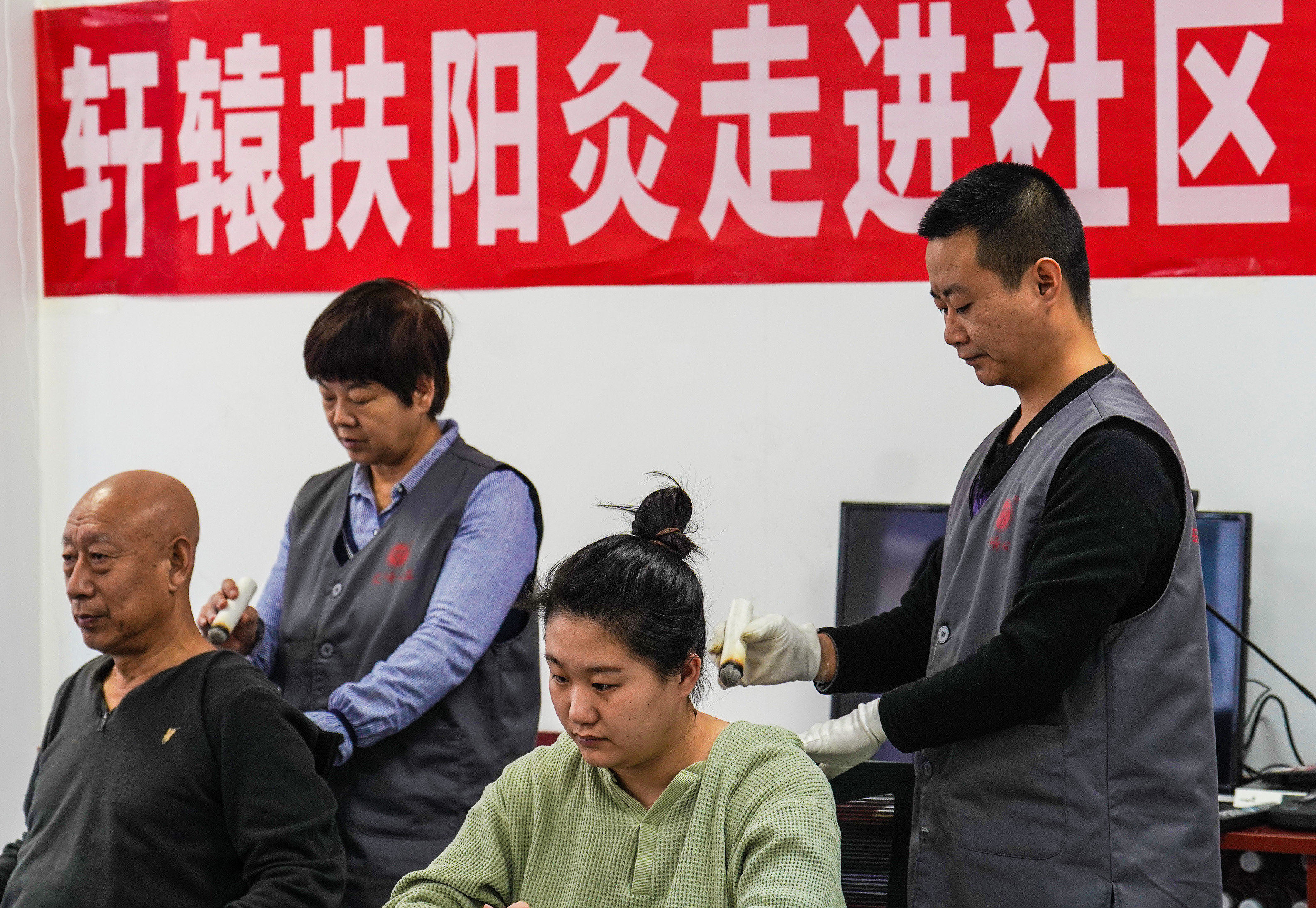 河北迁安：传承非遗艾灸 护佑百姓健康