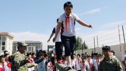 河北肃宁：沉浸式国防教育点亮少年强军梦想