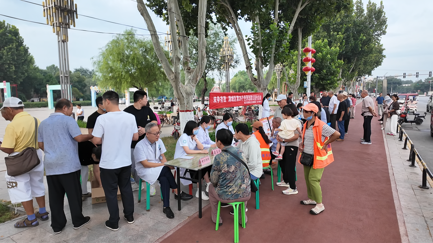 图片默认标题_fororder_满城区开展健康义诊、普及急救知识宣传活动 摄影 田嘉成