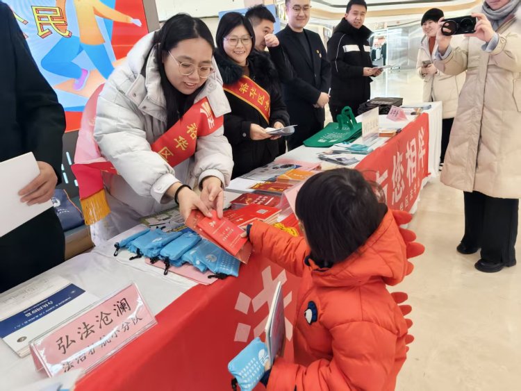 法治集市闹新春！裕华区司法局联合多部门携新治安管理处罚法“摆摊送福”_fororder_微信图片_2026-01-21_160802_439