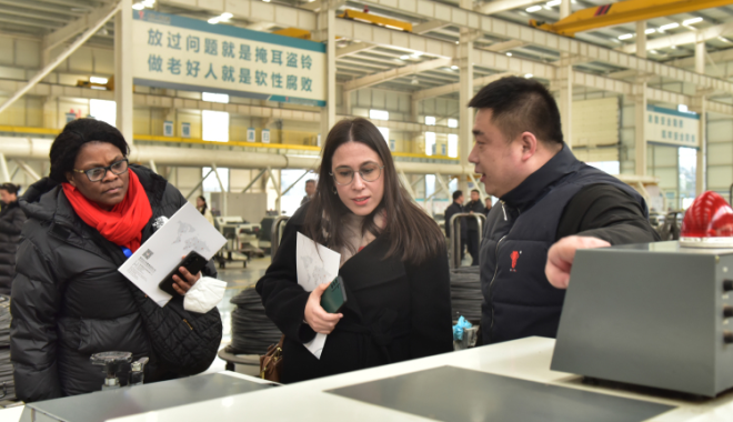 机遇中国—2025年驻华外交官邯郸行丨触摸产业脉动 感知中国匠心_fororder_3b2f92ae-3cea-42c3-bf0c-e4b6b7453712.6475x4218.750x488