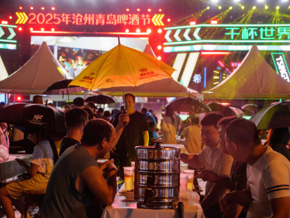河北沧州：啤酒节“做旺”夜经济_fororder_河北沧州：啤酒节“做旺”夜经济350