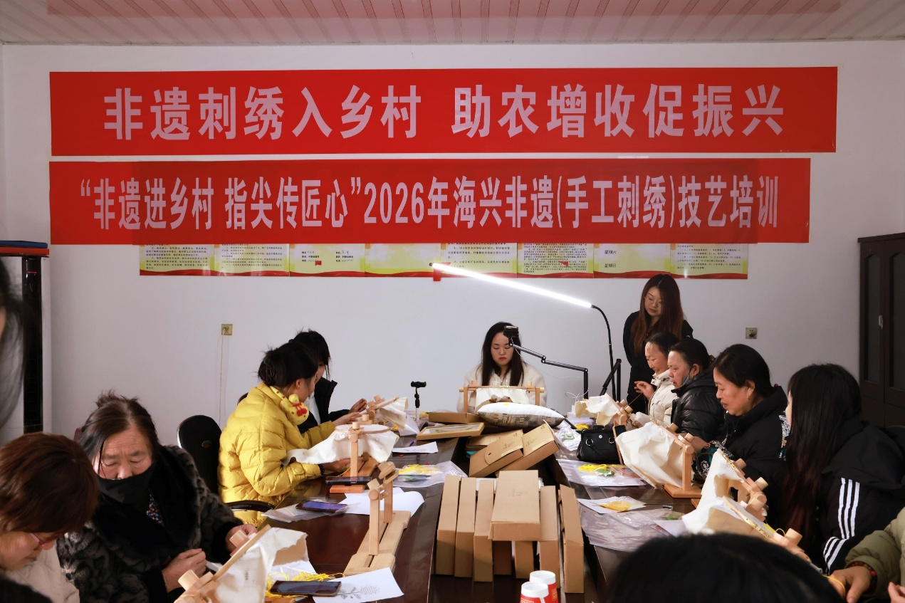 河北海兴：小针尖“绣”出富民增收路_fororder_图片 1