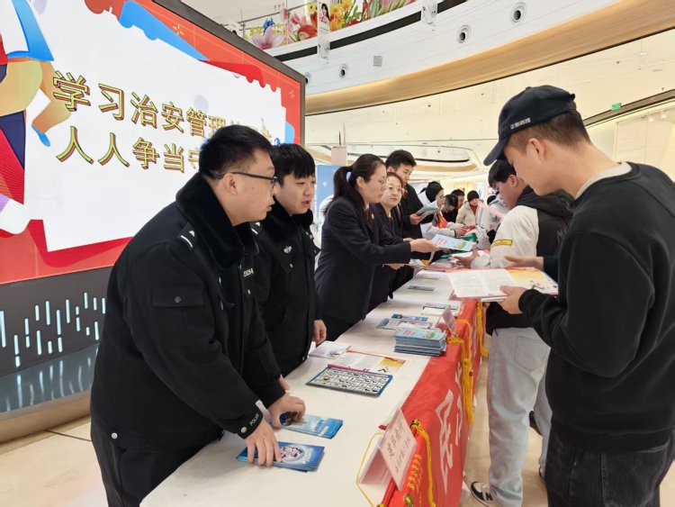 法治集市闹新春！裕华区司法局联合多部门携新治安管理处罚法“摆摊送福”_fororder_微信图片_2026-01-21_160810_663