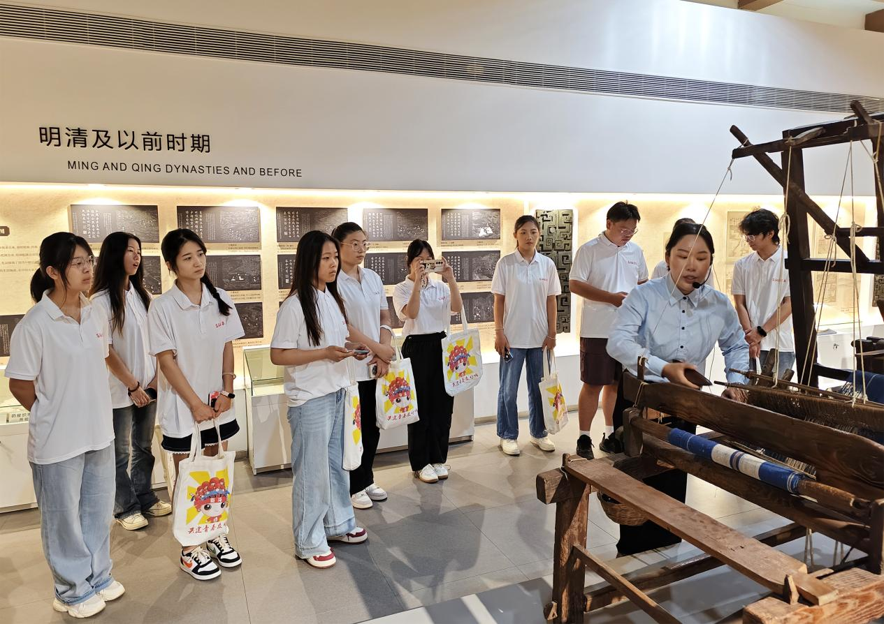 河北高阳：返乡大学生探访特色产业 感悟“纺乡”魅力_fororder_图片1