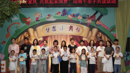 河北青县：端午裹粽传温情 家风共读育文明