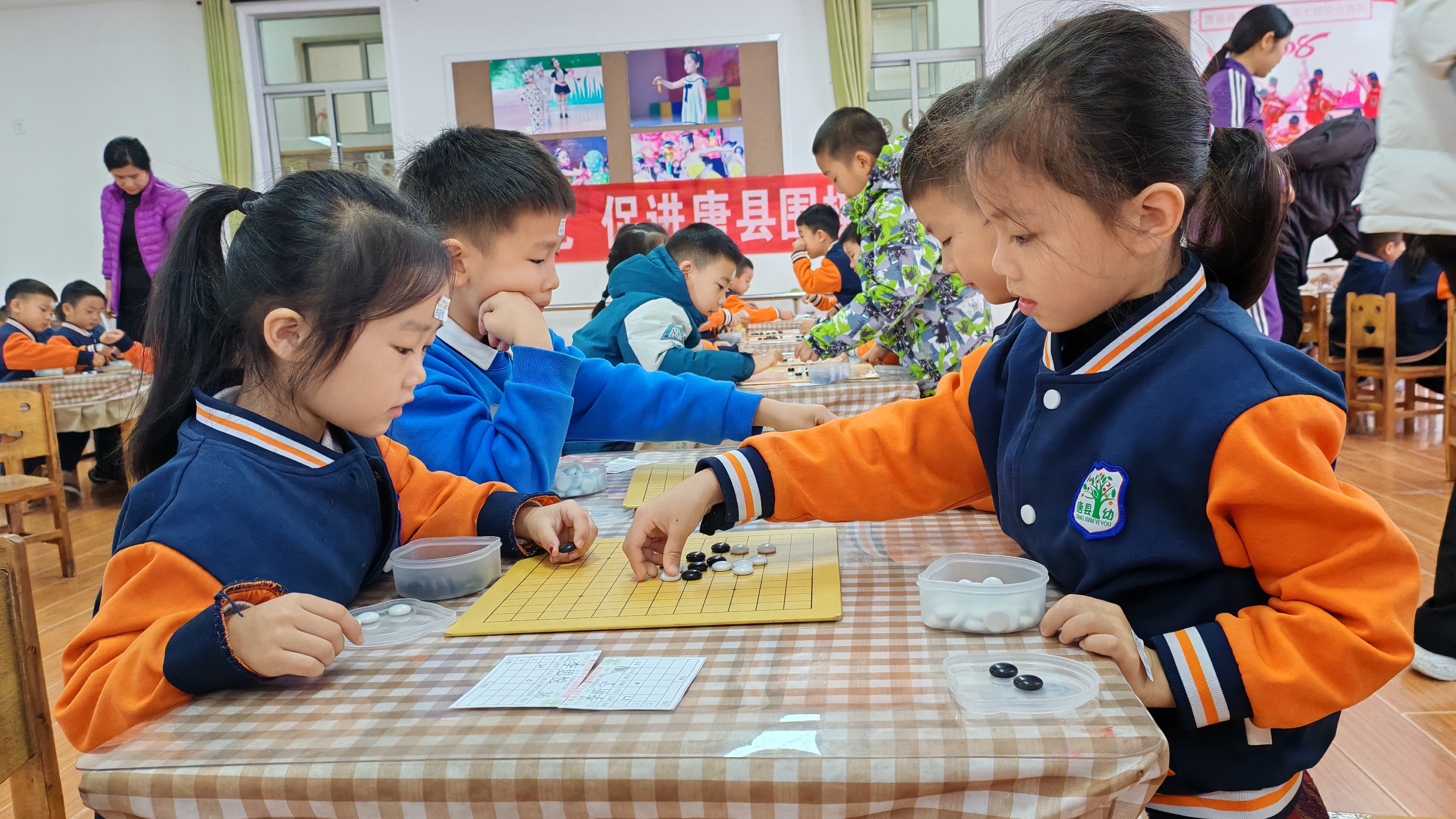 河北唐县：黑白对弈 “棋”乐无穷