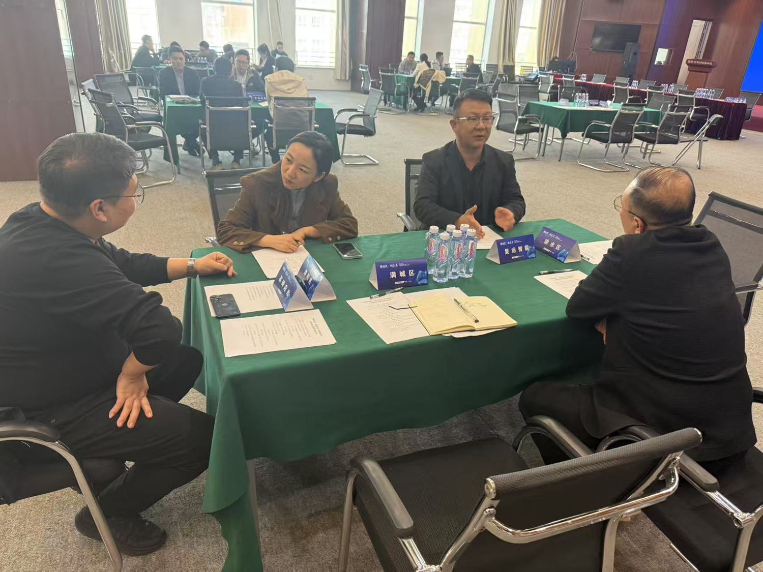 图片默认标题_fororder_精准对接意向企业 摄影 张晗