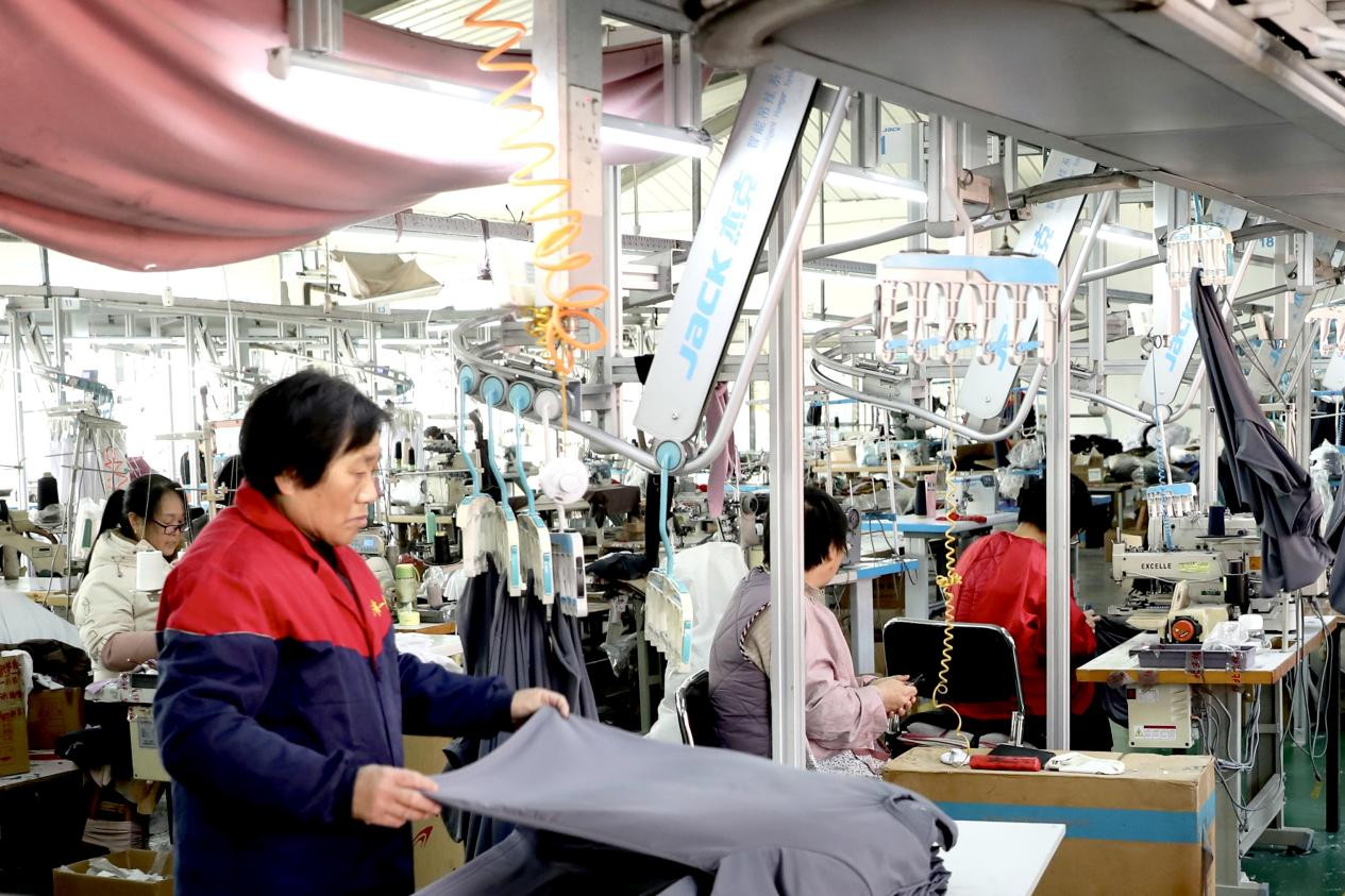 河北肃宁：针纺服装产业开足马力 冲刺首季“开门红”_fororder_图片 2
