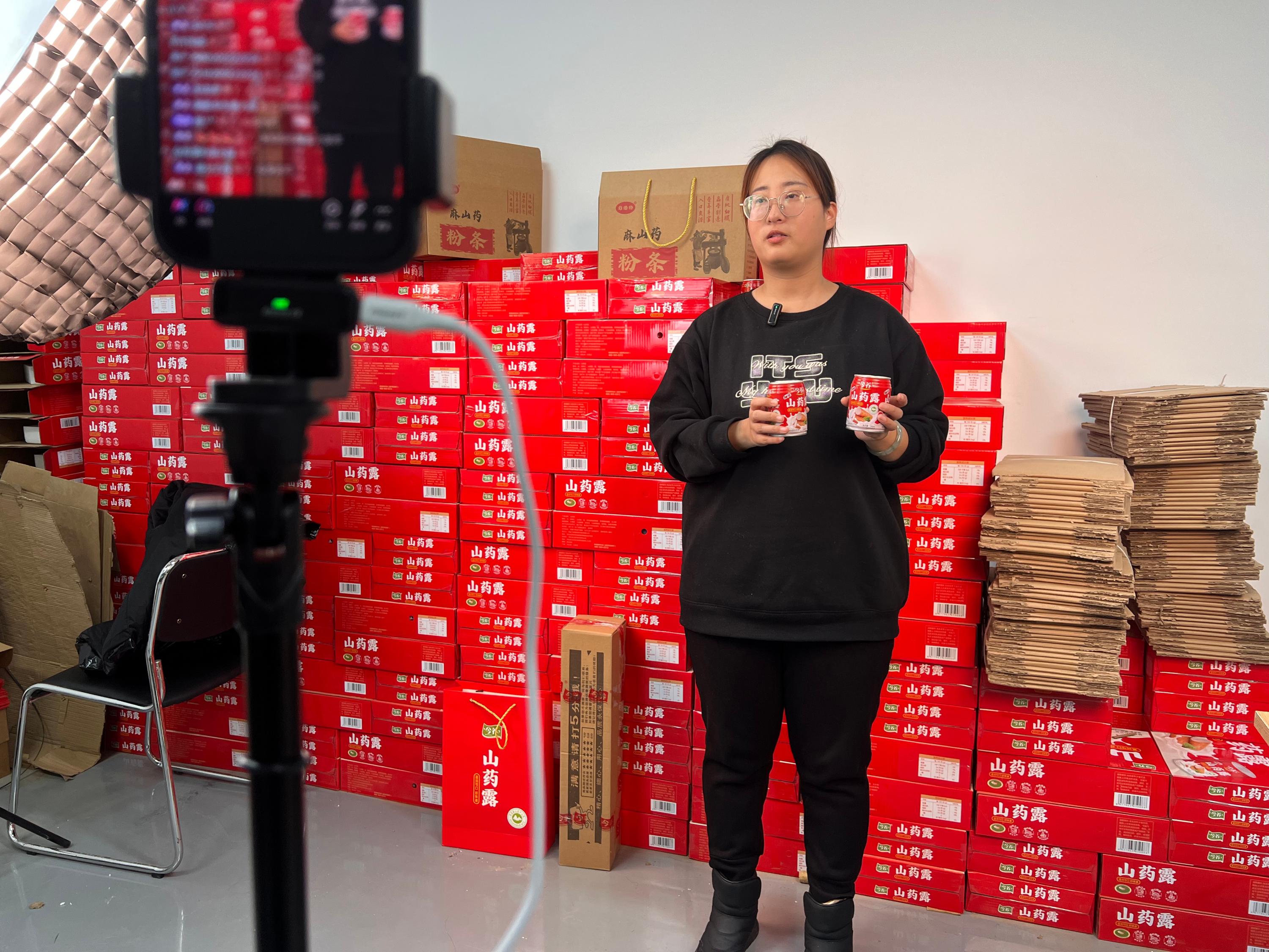 河北蠡县：电商赋能乡村振兴 传统产业“焕新生”_fororder_0002