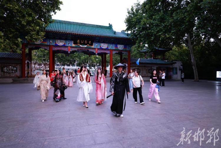 中文韵律与邯郸文脉相遇 2025“汉语桥”中文+影视配音主题夏令营在邯郸举办