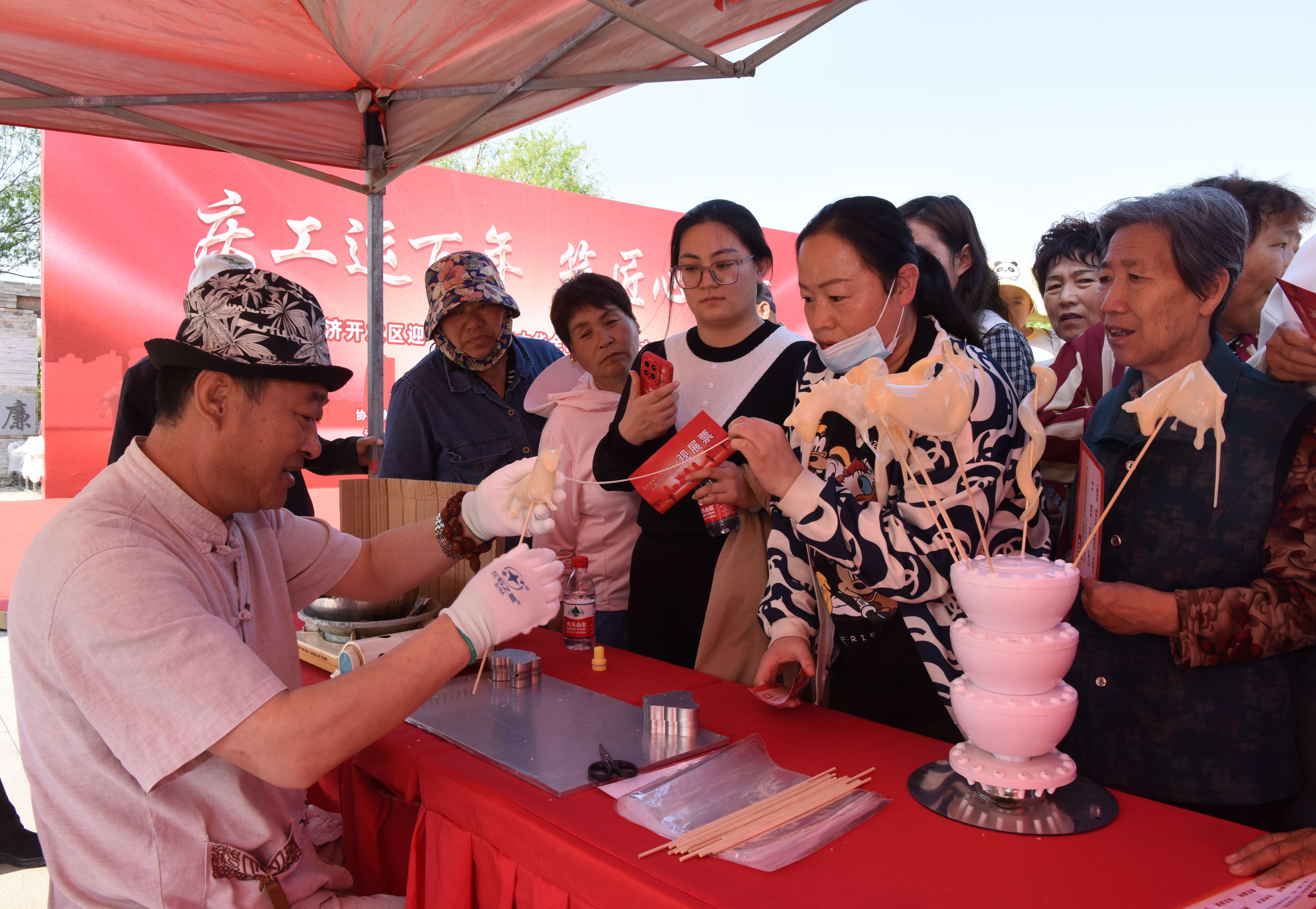 走进非遗文化 学习劳模精神——沧州经济开发区总工会开展迎五一非遗展示活动_fororder_444444