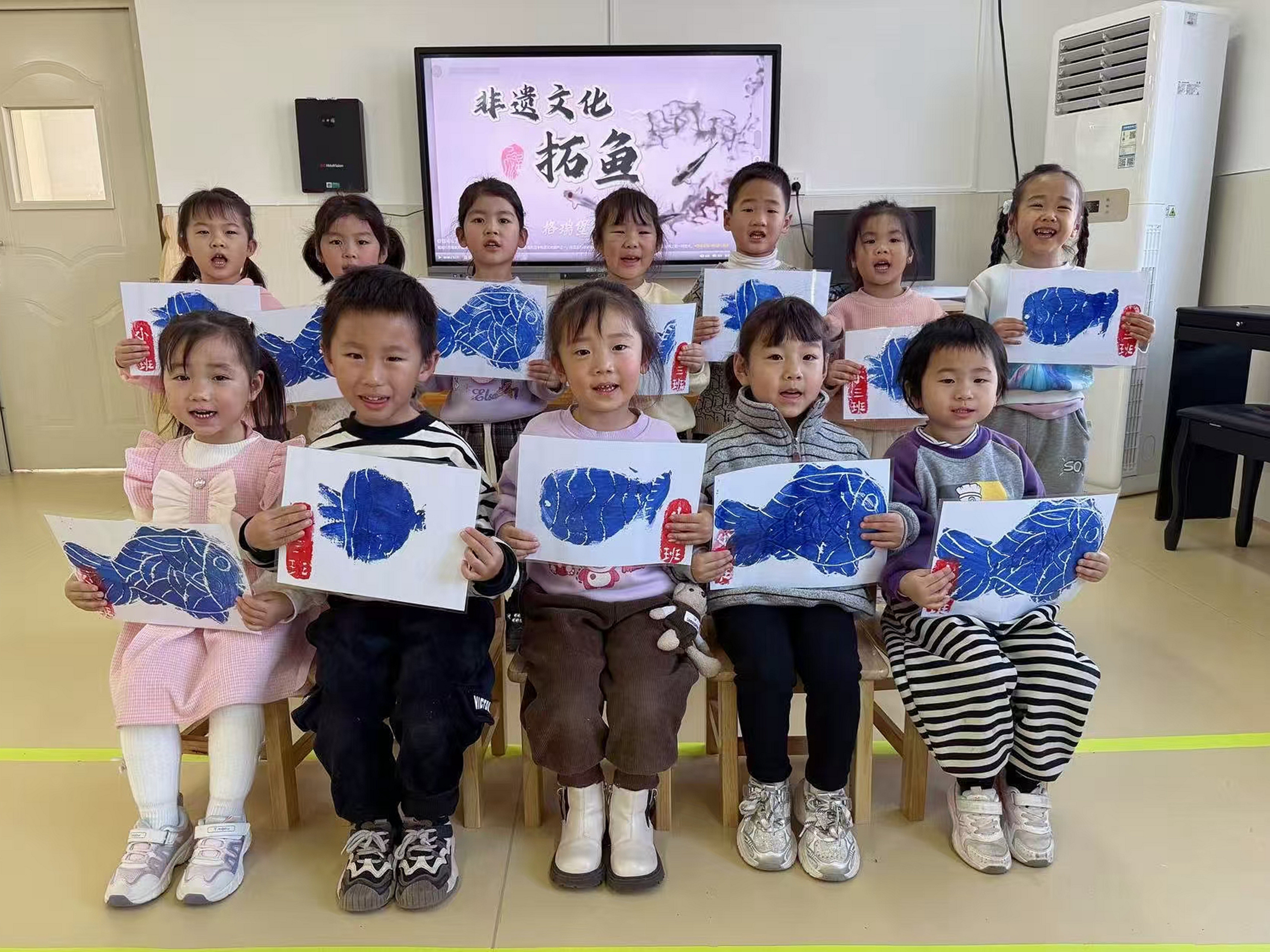 河北唐县：墨舞纸间韵 非遗拓鱼影
