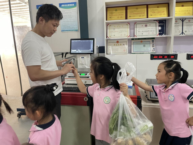 河北海兴：萌娃菜场当家 体验成长乐趣_fororder_图片4