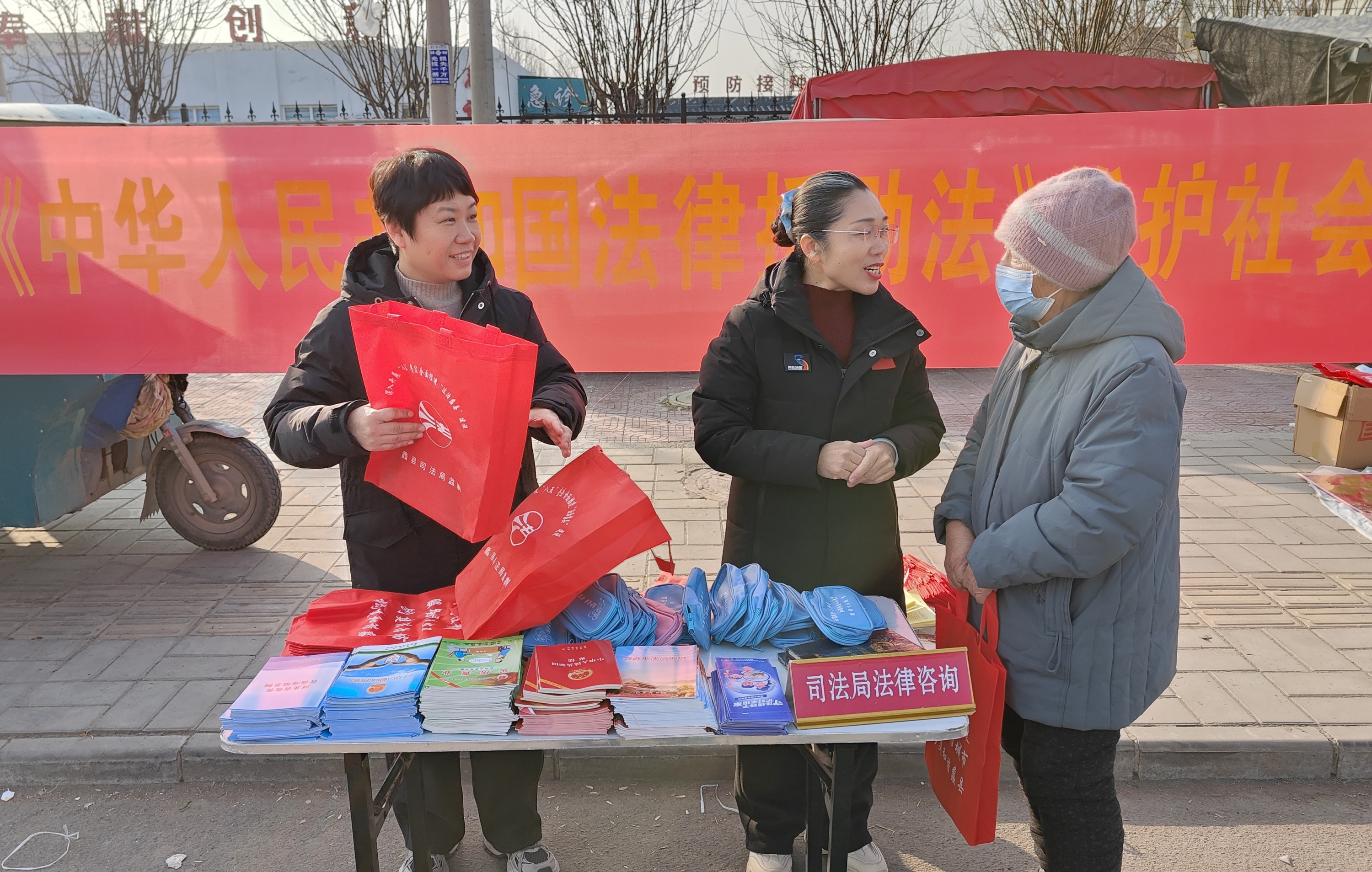河北蠡县：大集普法护钱袋 司法护航过新春​​_fororder_0003