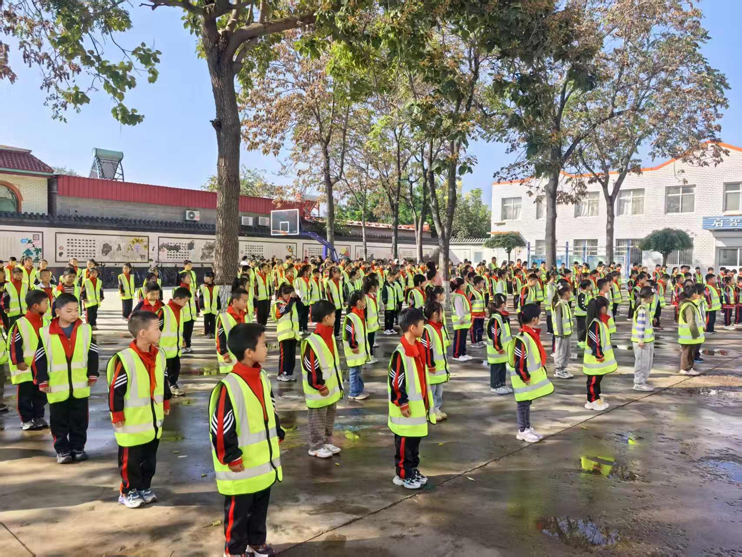 保定市满城区：做最“亮”的仔_fororder_满城区方顺桥村学校反光马甲捐赠仪式现场 摄影 杨建朋