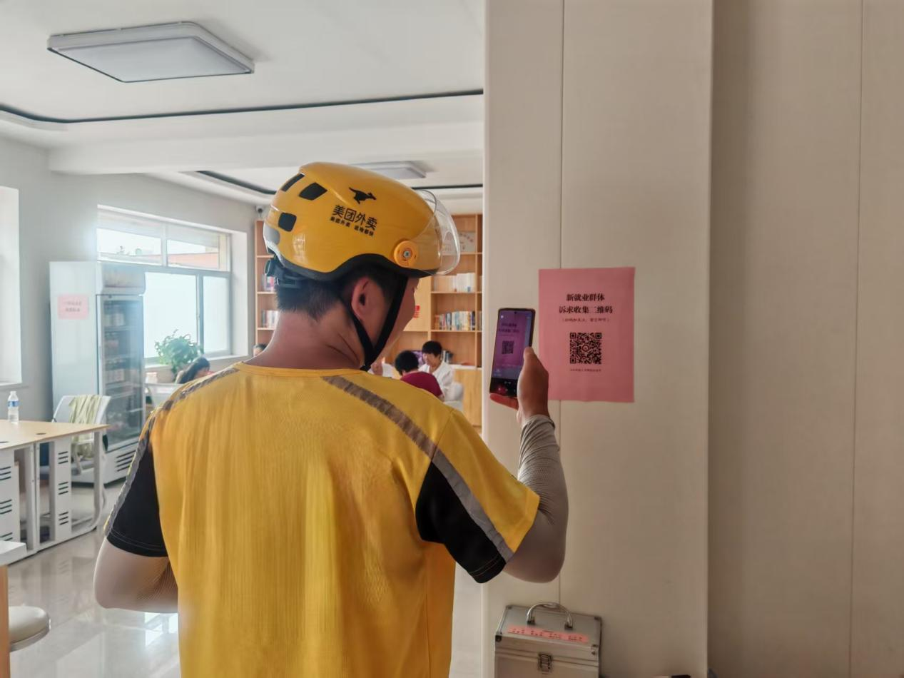 河北泊头：情系户外工作者 传递城市温情关怀_fororder_图片1
