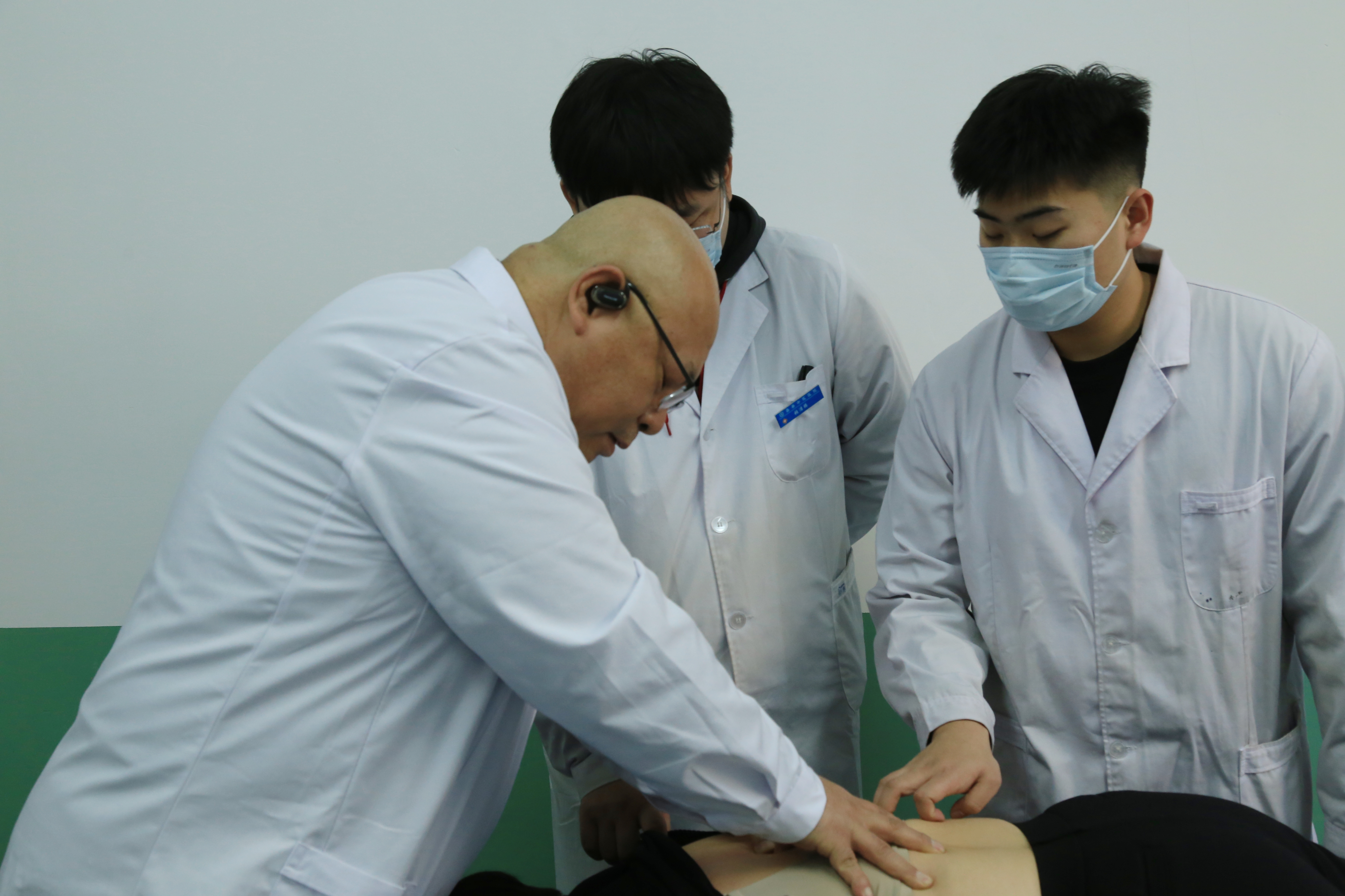 河北蠡县：国医传人归乡践诺 正骨绝技守护父老乡亲_fororder_0003