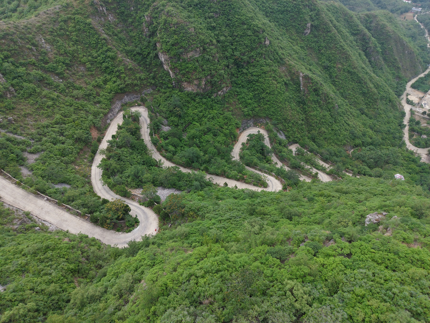 图片默认标题_fororder_蜿蜒的盘山公路 摄影 陈璐