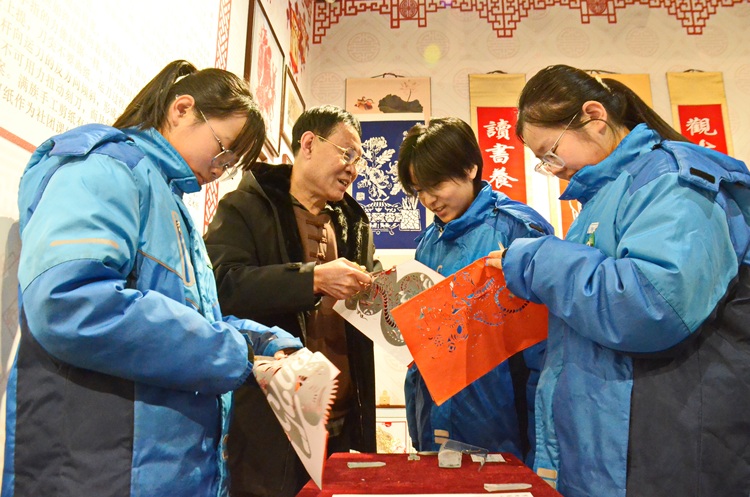 河北隆化举办首届非物质文化遗产展