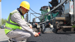 河北沧州：公路养护研用新材料降耗增“绿”